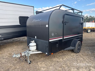 2019 Intech Flyer 10 ft 6 in S/A Toy Hauler トラベルトレーラー