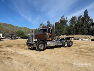 2015 Peterbilt 389 6x4 Heavy Haul Day Cab Truck Tractor