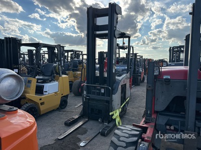 Crown RR 5200 Series Reach Truck