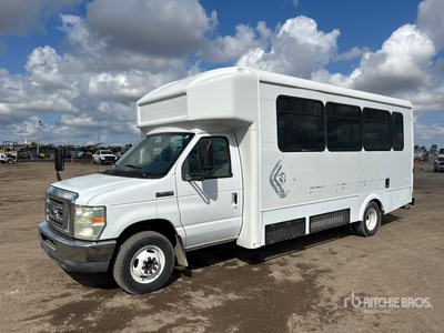 2010 Ford E-450 Super Duty 4x2 12-Seat Bus
