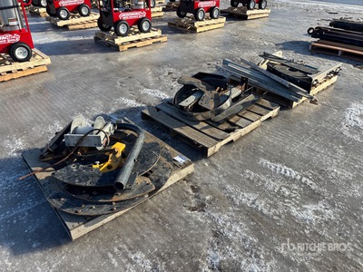Quantity of (3) Pallets of Tigercat Parts Divers - Industriel