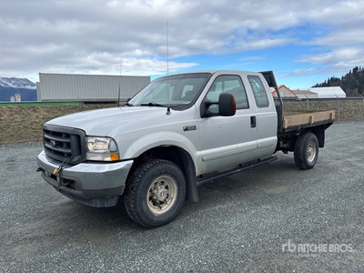 2003 Ford F-250 XLT 4x4 Extended Cab Flatbed Truck