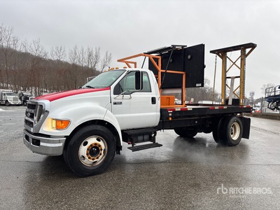 2005 Ford F-650 4x2 Attenuator Truck