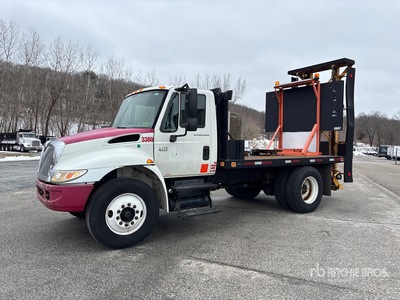 2006 International 4300 4x2 Attenuator Truck
