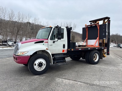 2006 International 4300 4x2 Attenuator Truck