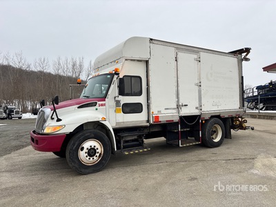 2003 International 4300 4x2 Camion amortisseur d'impact