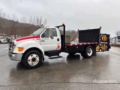 2007 Ford F-650 4x2 Attenuator Truck