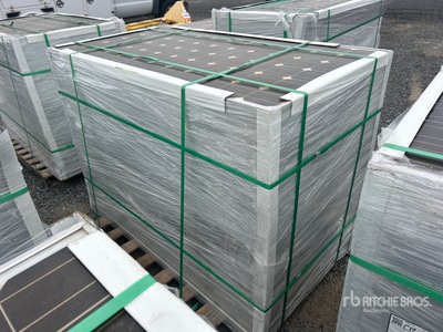 Quantity of (24) Solar Panels 産業関連 - その他