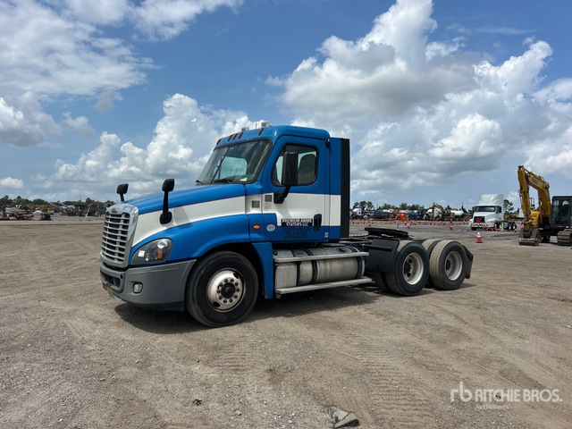 2019 Freightliner Cascadia 125 2019 Freightliner Cascadia 125 6X4 T/A Day Cab Truck Tractor