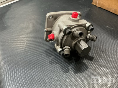 (2) Ambac M502/4A80A9540A Fuel Metering Pumps