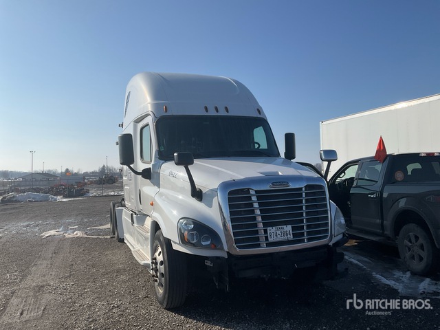 3AKJGLDR8HSHR0412 Freightliner Cascadia 126 Photo 1