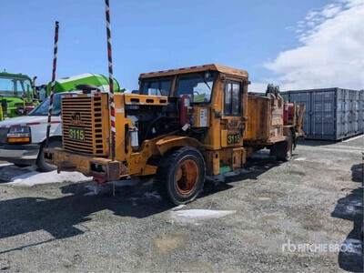 2012 MacLean FL3 شاحنة الوقود والتشحيم