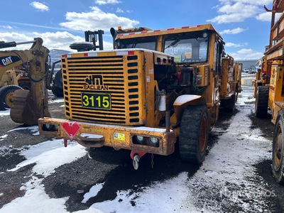 2012 MacLean FL3 4x4 Camion citerne à carburant et lubrifiant