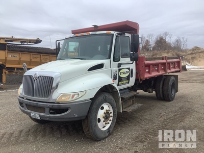 2002 International 4300 4x2 Kipperpritsche-Lkw