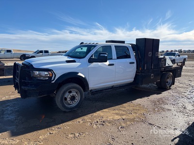 2023 Ram 5500 4x4 Crew Cab Ciężarówka z płaską platformą