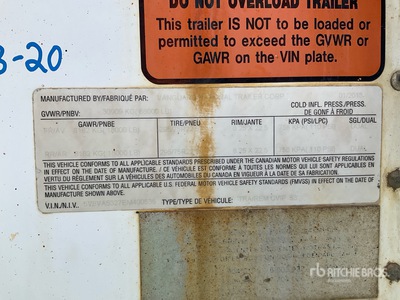 2014 Vanguard 53 ft x 102 in T/A Heated Van Trailer