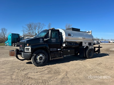 2010 Etnyre CENT II 2000 gal on 2005 GMC C7500 4x2 アスファルト運搬トラック
