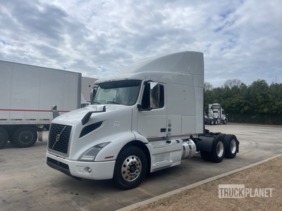 2020 Volvo VNR Heavy Haul تراكتور شاحنة كابينة النوم (ثنائية المحور)