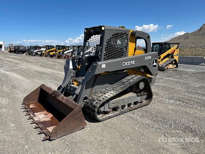 2016 John Deere 329E Compacte Schranklader
