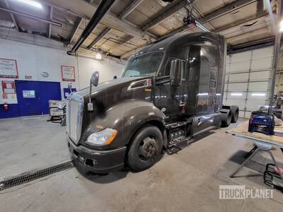 2019 Kenworth T680 تراكتور شاحنة كابينة النوم (ثنائية المحور)