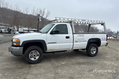2005 GMC Sierra 2500HD 4x2 Pickup