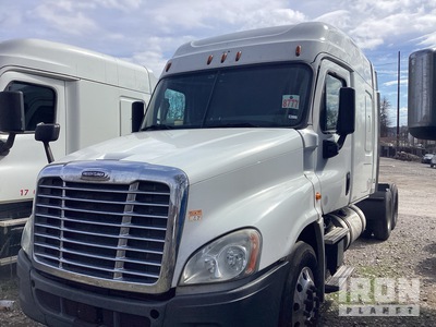2018 Freightliner Cascadia 125 6x4 تراكتور شاحنة كابينة النوم (ثنائية المحور)