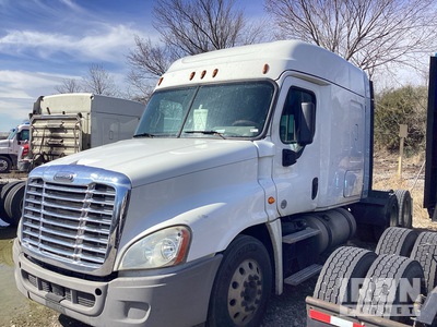 2018 Freightliner Cascadia 125 6x4 تراكتور شاحنة كابينة النوم (ثنائية المحور)
