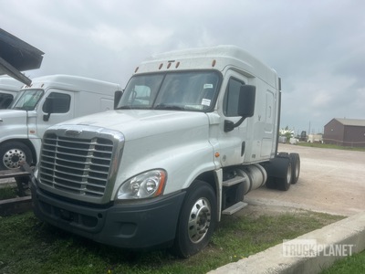2018 Freightliner Cascadia 6x4 T/A Sleeper Truck Tractor (Inoperable)