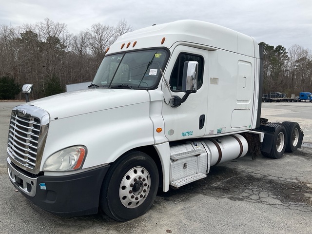 2014 Freightliner Cascadia 125 6x4 T/A Sleeper Truck Tractor