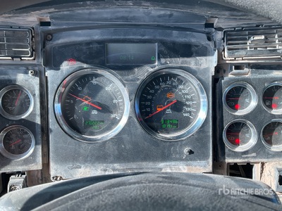 2011 Kenworth T800B 6x4 Camion de Volteo / T/A Dump Truck