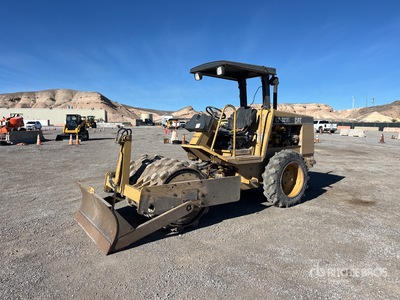 2000 Cat CP-323C Padfoot Drum Compactor