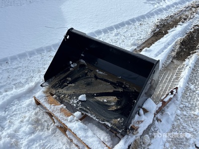 2025 GIYI GY-KH72F 31 in Multi-Purpose Skid Steer Bucket (Unused)