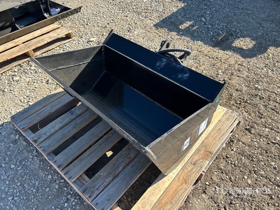 2025 GIYI GY-D5T 35 in Tilting Excavator Bucket - Fits Cat 3-5 ton (Unused)