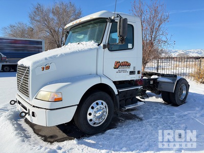 2005 Volvo VNM 4x2 Cabeza Tractora Cabina Corta