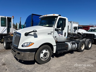 2018 International LT625 6x4 Ciągnik siodłowy T/A z kabiną dzienną