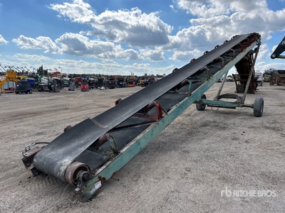 Powerscreen 28 in x 40 ft Portable Stacking Conveyor