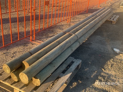 Quantity of 6 m Wooden Posts Divers - Matériaux de construction