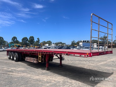 2005 MaxiTrans 13.4 m Tri/A Flatbed Trailer