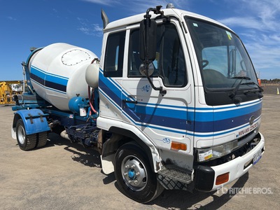 2004 Nissan UD MKB215 4x2 Mixer Truck