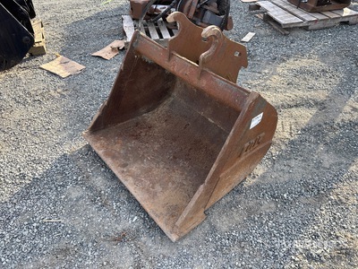 CWS 39 in Q/C Cleanup Excavator Bucket - Fits Takeuchi TB285