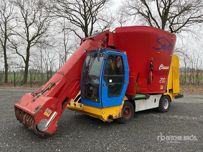 2011 S MAX Classic 200 W 4x2 Beet Seeder