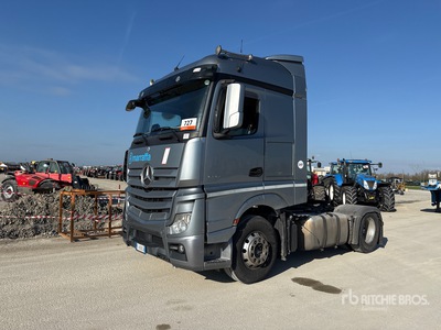 2017 Mercedes-Benz ACTROS 1844 4x2 S/A Sleeper Truck Tractor