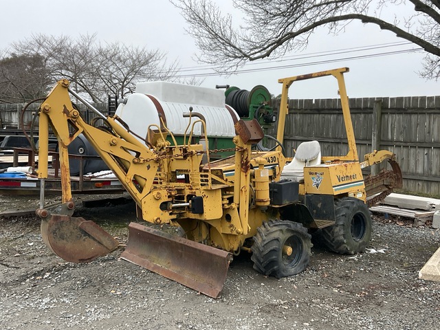 1986 Vermeer V-430 Ride-On Trencher