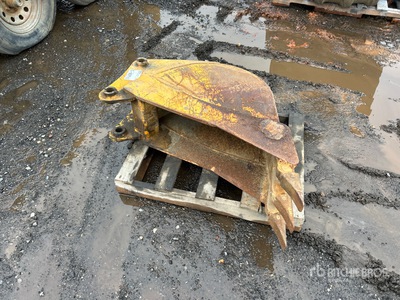 12 in Backhoe Loader Bucket