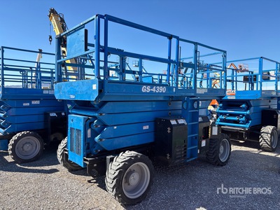 2016 Genie GS4390 4x4 Dual Fuel シザーリフト