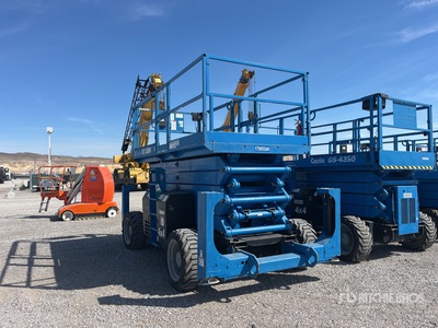 2016 Genie GS-5390 4x4 Diesel Scissor Lift