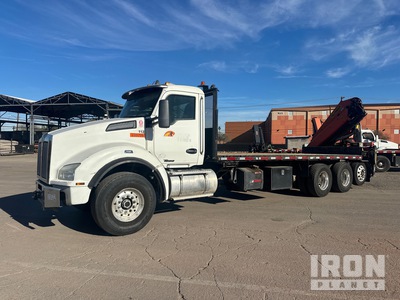 2015 Palfinger PK3302-EH C 22040 lb Knuckle Boom on 2016 Kenworth T880 8x4 Crane Truck