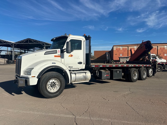 2015 Palfinger PK3302-EH C 22040 lb Knuckle Boom on 2016 Kenworth T880 8x4 Boom Truck
