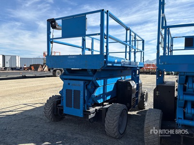 2016 Genie GS4390 RT 4x4 Dual Fuel Ascenseur à ciseaux