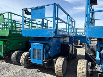 2016 Genie GS-4390 RT 4x4 Dual Fuel Scissor Lift